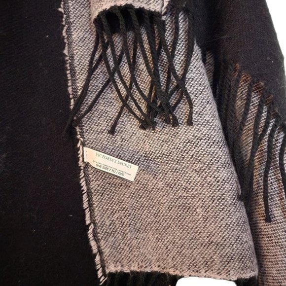 Victorias Secret Pink & Black Tattered‎ Ends One Size Throw & Decorative Blanket - Picture 8 of 11